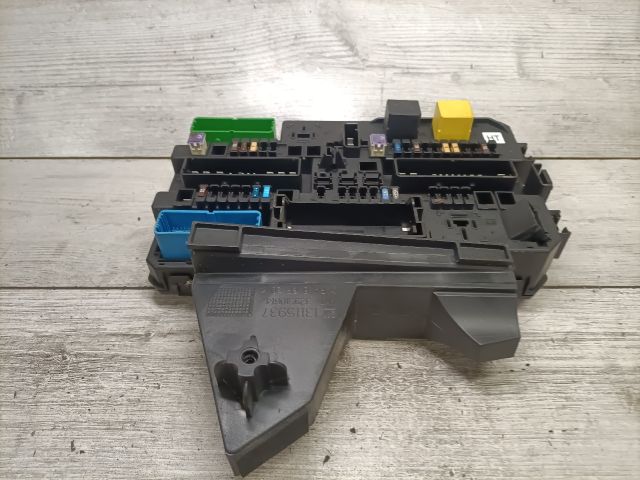 bontott OPEL ASTRA H Biztosítéktábla Csomagtér