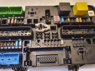 bontott OPEL ASTRA H Biztosítéktábla Csomagtér