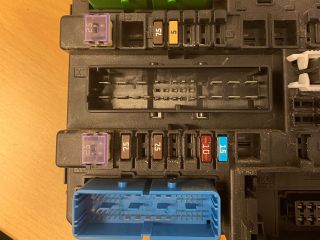 bontott OPEL ASTRA H Biztosítéktábla Csomagtér