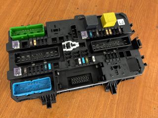 bontott OPEL ASTRA H Biztosítéktábla Csomagtér