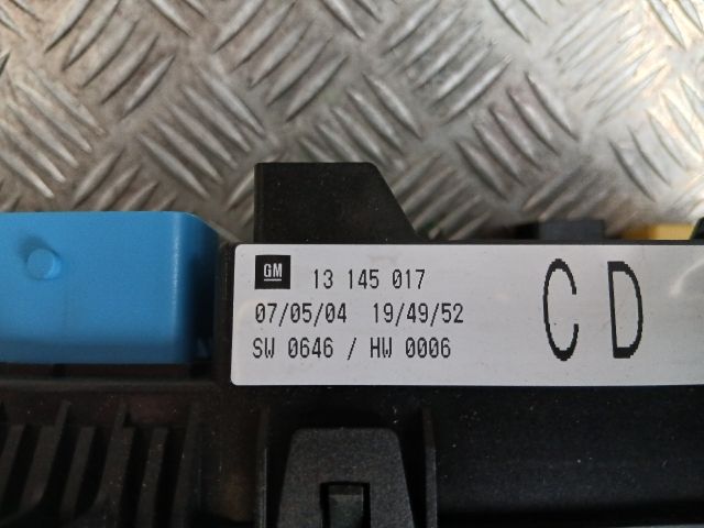 bontott OPEL ASTRA H Biztosítéktábla Csomagtér