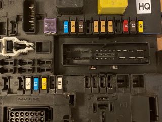 bontott OPEL ASTRA H Biztosítéktábla Csomagtér