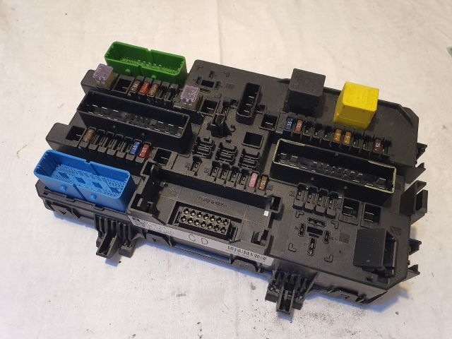 bontott OPEL ASTRA H Biztosítéktábla Csomagtér