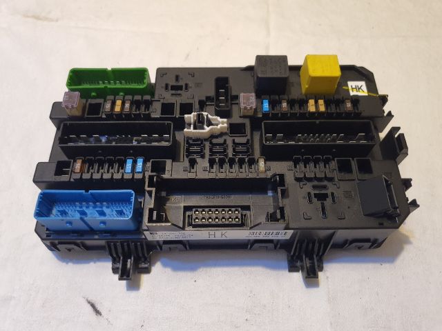 bontott OPEL ASTRA H Biztosítéktábla Csomagtér