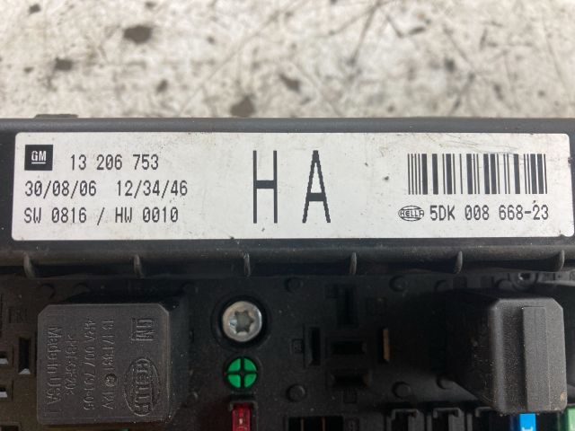 bontott OPEL ASTRA H Biztosítéktábla Doboz