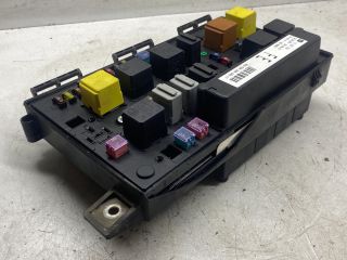 bontott OPEL ASTRA H Biztosítéktábla Doboz