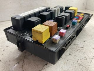 bontott OPEL ASTRA H Biztosítéktábla Doboz