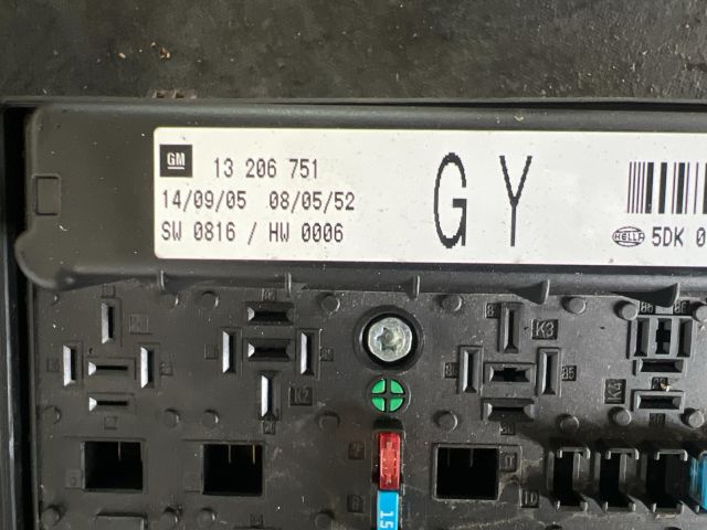 bontott OPEL ASTRA H Biztosítéktábla Doboz