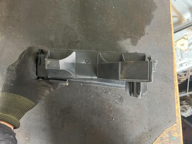 bontott OPEL ASTRA H Biztosítéktábla Doboz