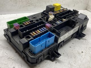 bontott OPEL ASTRA H Biztosítéktábla Doboz