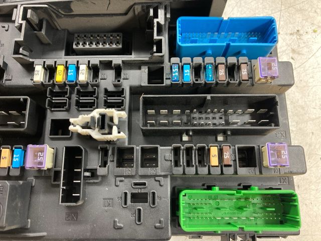 bontott OPEL ASTRA H Biztosítéktábla Doboz