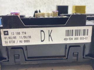 bontott OPEL ASTRA H Biztosítéktábla Doboz