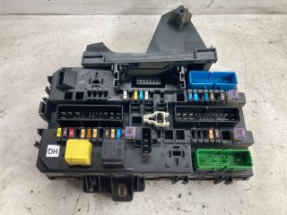 bontott OPEL ASTRA H Biztosítéktábla Doboz