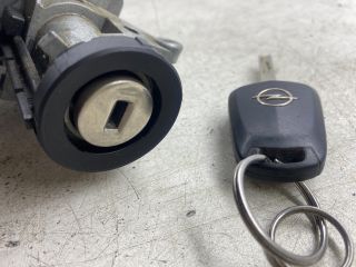 bontott OPEL ASTRA H Biztosítéktábla Doboz