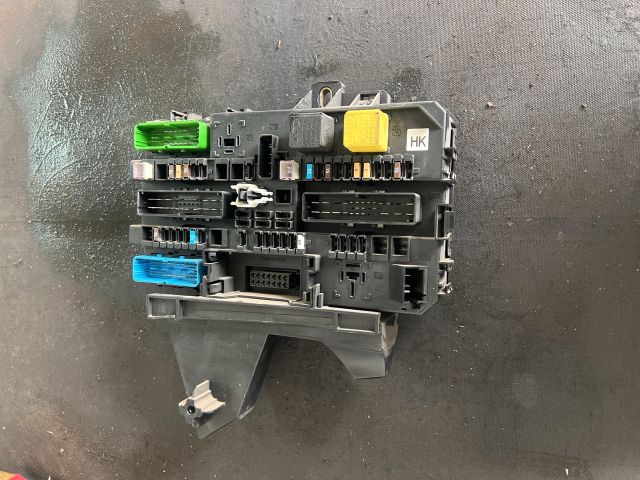 bontott OPEL ASTRA H Biztosítéktábla Doboz