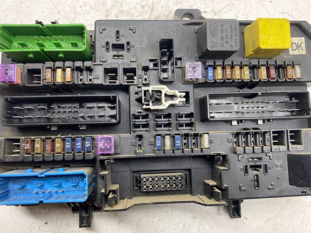 bontott OPEL ASTRA H Biztosítéktábla Doboz