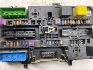 bontott OPEL ASTRA H Biztosítéktábla Doboz