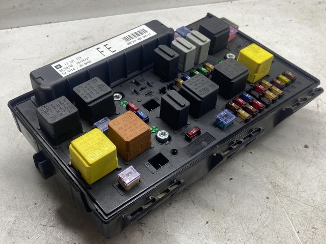 bontott OPEL ASTRA H Biztosítéktábla Doboz