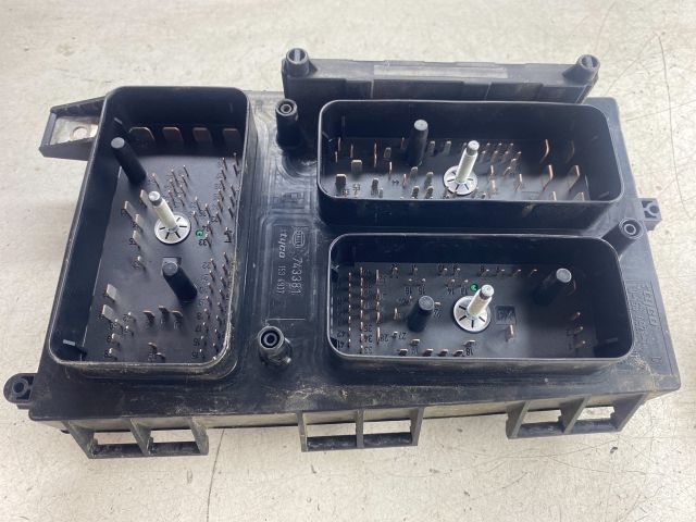 bontott OPEL ASTRA H Biztosítéktábla Doboz