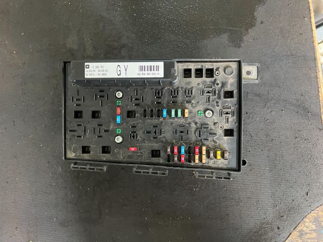 bontott OPEL ASTRA H Biztosítéktábla Doboz