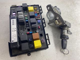 bontott OPEL ASTRA H Biztosítéktábla Doboz