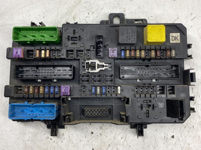 bontott OPEL ASTRA H Biztosítéktábla Doboz