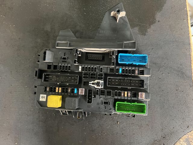 bontott OPEL ASTRA H Biztosítéktábla Doboz