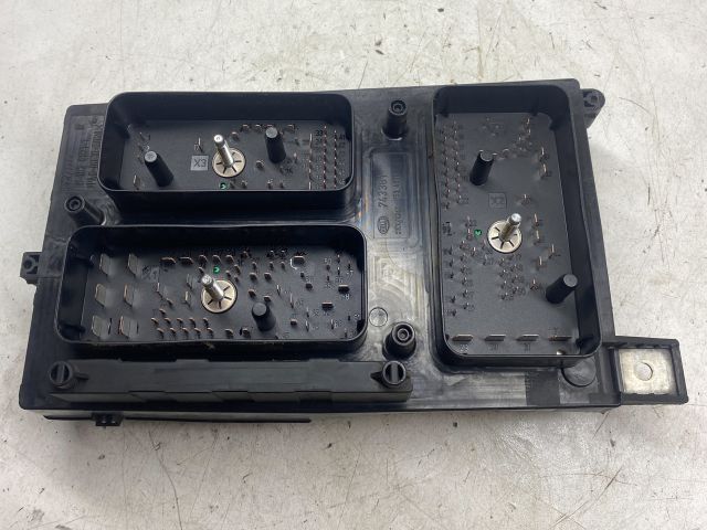 bontott OPEL ASTRA H Biztosítéktábla Doboz