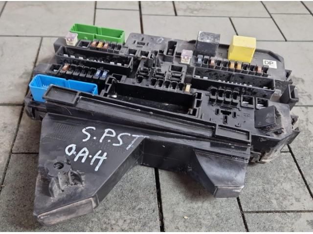 bontott OPEL ASTRA H Biztosítéktábla Utastér