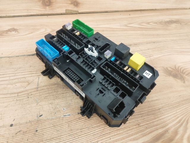 bontott OPEL ASTRA H Biztosítéktábla Utastér