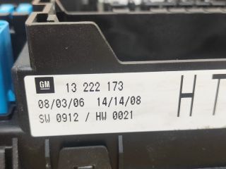 bontott OPEL ASTRA H Biztosítéktábla Utastér