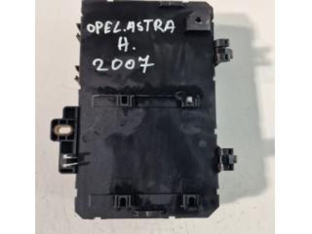 bontott OPEL ASTRA H Biztosítéktábla Utastér