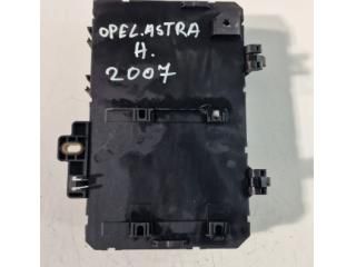 bontott OPEL ASTRA H Biztosítéktábla Utastér