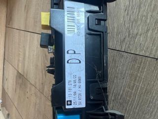 bontott OPEL ASTRA H Biztosítéktábla Utastér