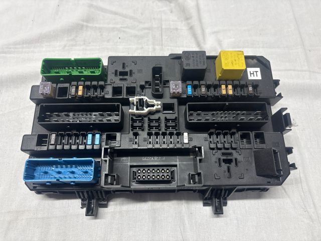 bontott OPEL ASTRA H Biztosítéktábla Utastér