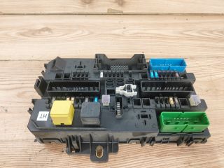 bontott OPEL ASTRA H Biztosítéktábla Utastér