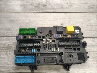 bontott OPEL ASTRA H Biztosítéktábla Utastér