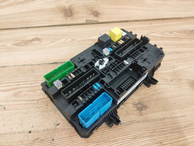 bontott OPEL ASTRA H Biztosítéktábla Utastér