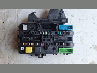 bontott OPEL ASTRA H Biztosítéktábla Utastér