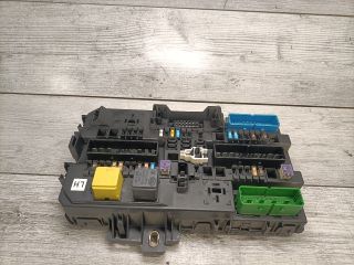 bontott OPEL ASTRA H Biztosítéktábla Utastér