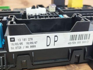 bontott OPEL ASTRA H Biztosítéktábla Utastér