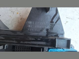 bontott OPEL ASTRA H Biztosítéktábla Utastér