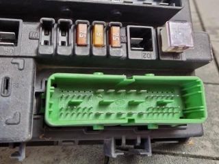 bontott OPEL ASTRA H Biztosítéktábla Utastér