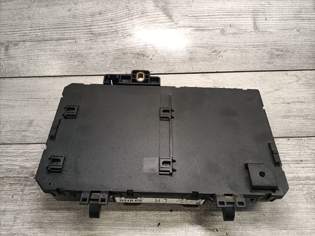 bontott OPEL ASTRA H Biztosítéktábla Utastér