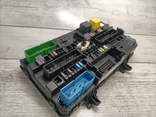 bontott OPEL ASTRA H Biztosítéktábla Utastér