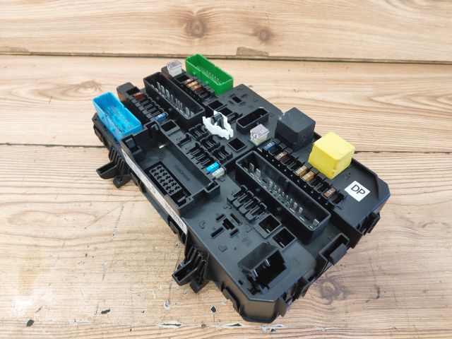 bontott OPEL ASTRA H Biztosítéktábla Utastér