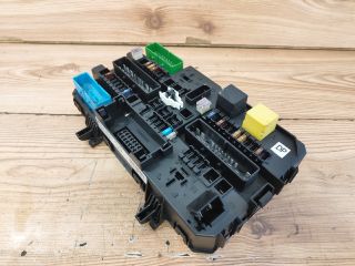 bontott OPEL ASTRA H Biztosítéktábla Utastér