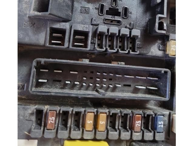 bontott OPEL ASTRA H Biztosítéktábla Utastér