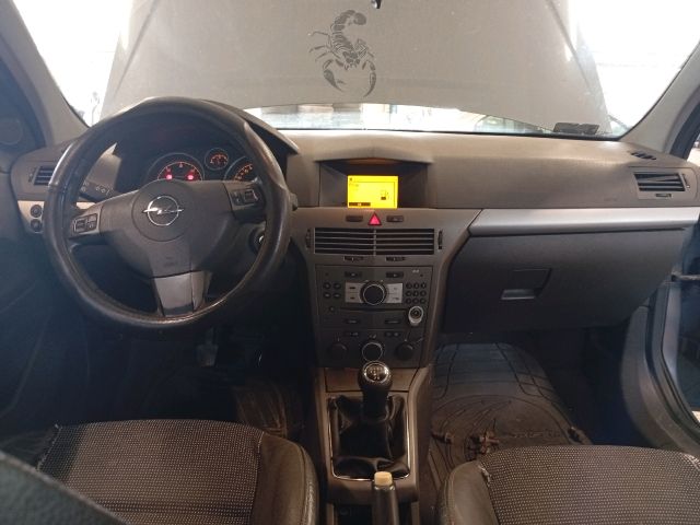 bontott OPEL ASTRA H Csomagtér Nyitó Kar / Gomb