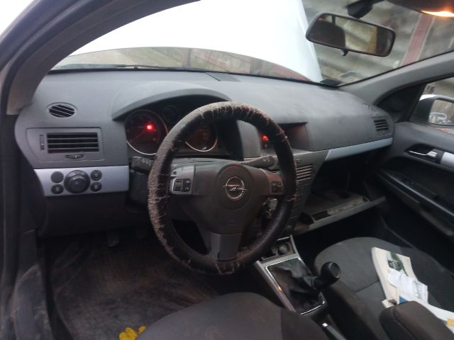 bontott OPEL ASTRA H Csomagtérajtó Burkolat (Részeivel)